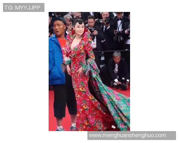 足球明星与传统花棉袄的奇妙邂逅展现文化交融之美 足球明星与传统花棉袄的奇妙邂逅展现文化交融之美